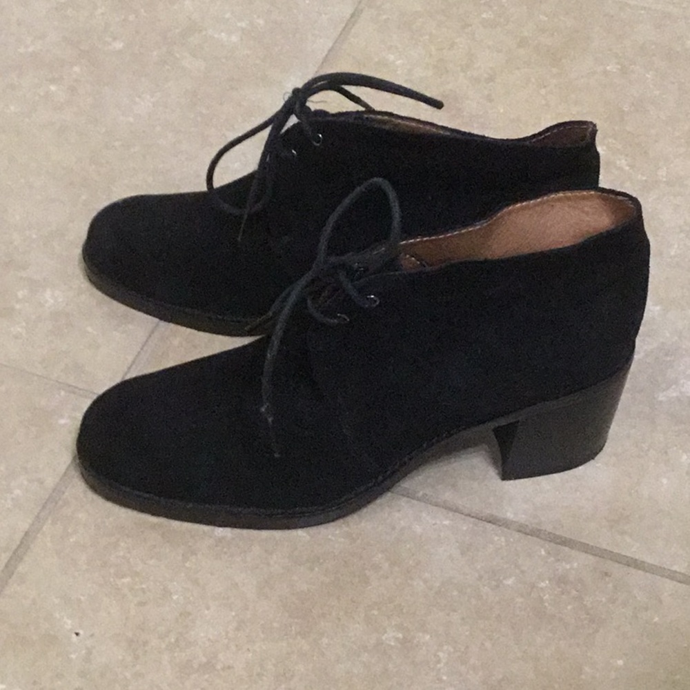 Suede lace up black boot with a heel